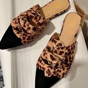 Olivia pointed animal print with bow knots loafer mules